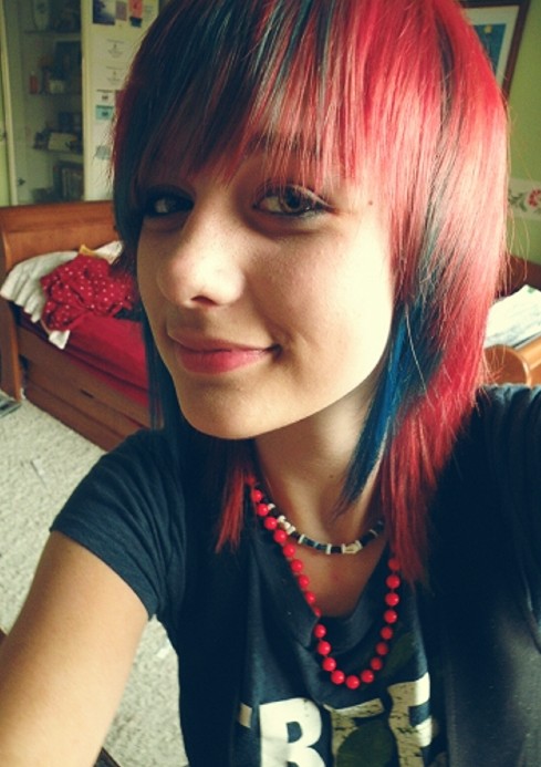 Chic Shoulder Length Multi Colored Emo Hairstyle for Girls