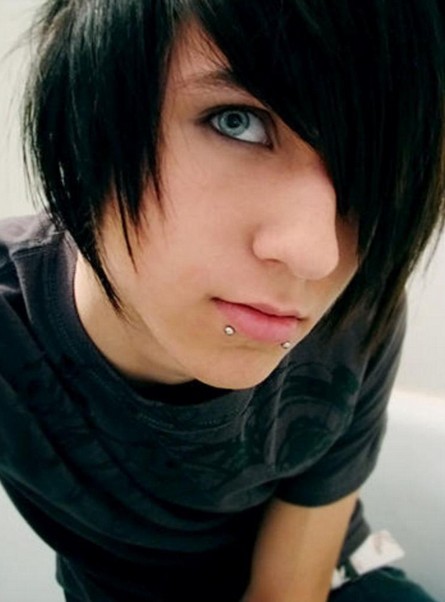 Cool Layered Emo Hairstyles for Emo Guys
