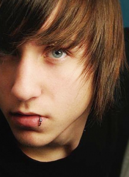 Pin by HOLLYWOOD on okda  Brown emo hair, Emo hairstyles for guys, Emo hair