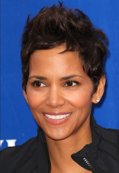 7 Graceful Hairstyles Of Halle Berry Halle Berry Hairstyles