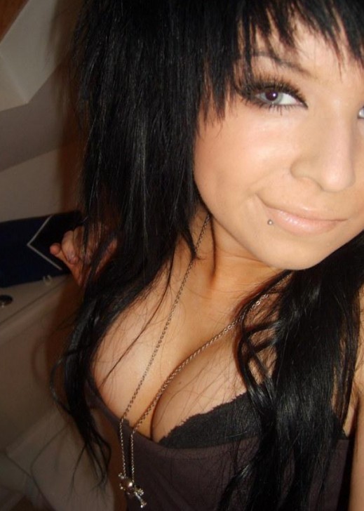 Sexy Emo Girls Long Black Hairstyle