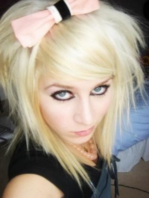 Shoulder Length Blonde Emo Hairstyle with Side Swept Bangs for Girls