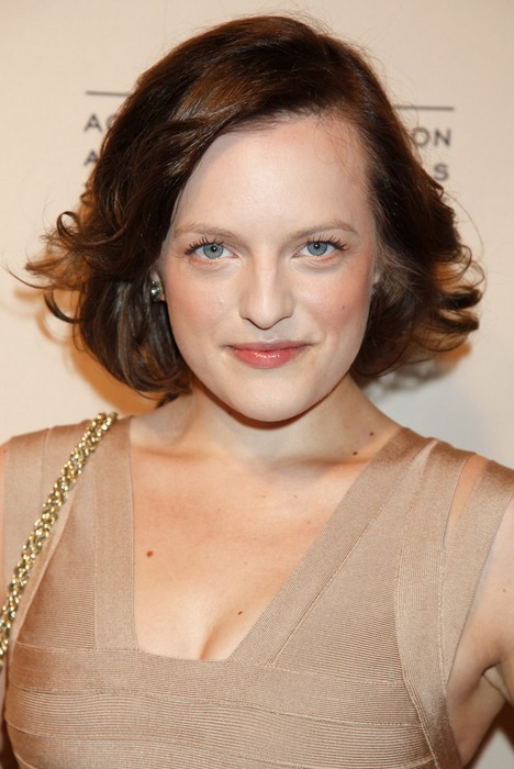 Bob Hairstyles for Oval Face Shapes – Elisabeth Moss Medium Wavy ...