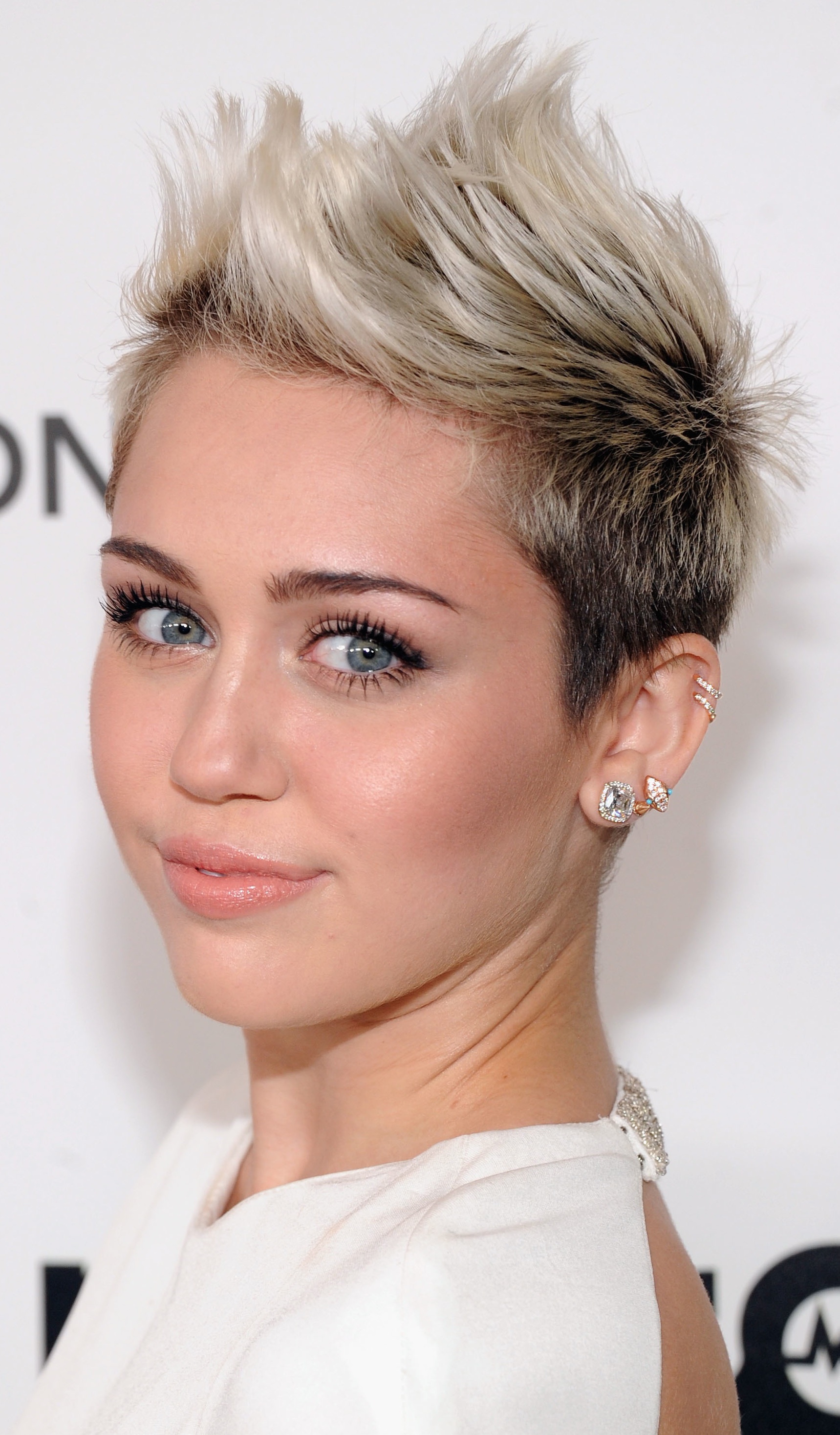 Miley Cyrus Platinum Blonde Ombre Short Hairstyle Pretty Designs