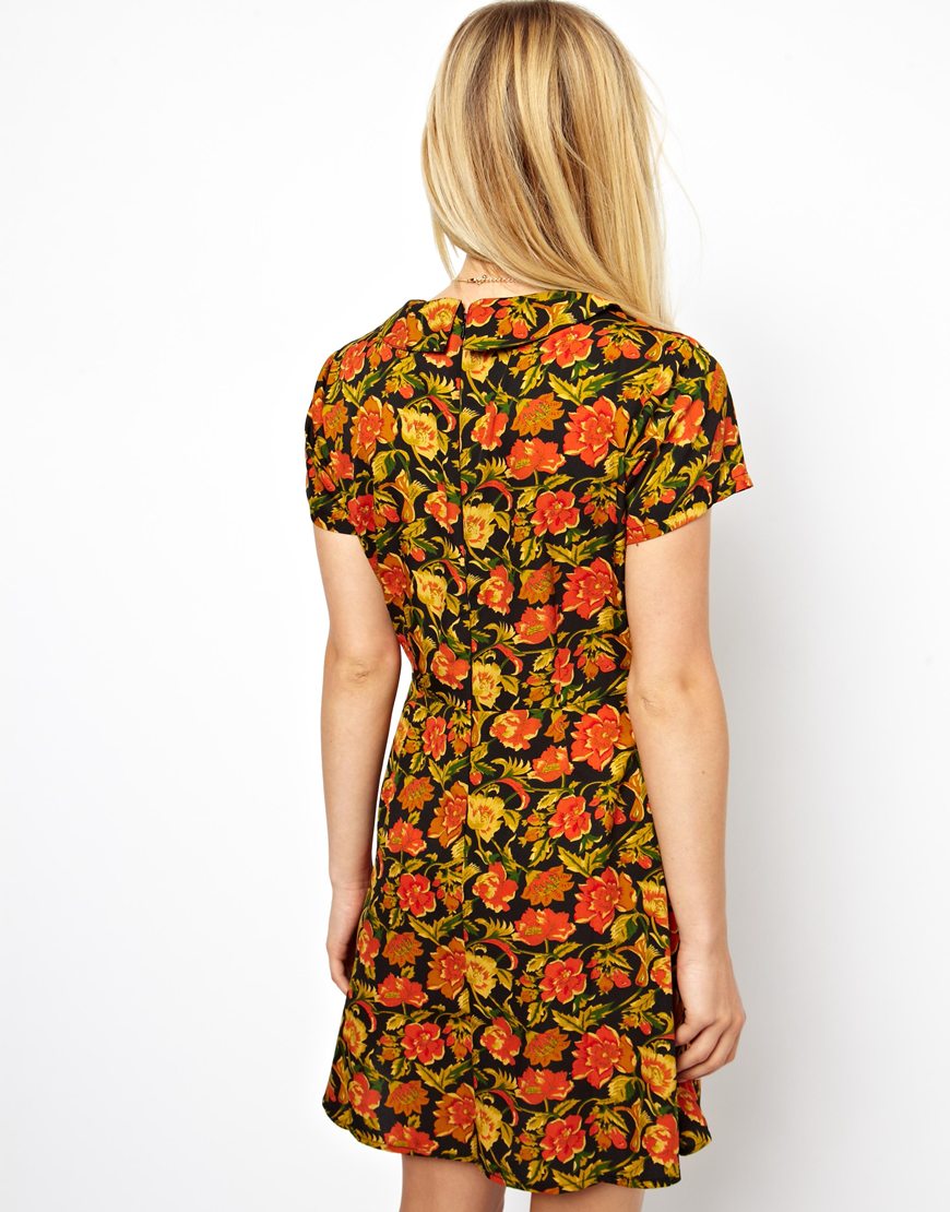 Back View of Pretty Casual Day Dress with Flowers
