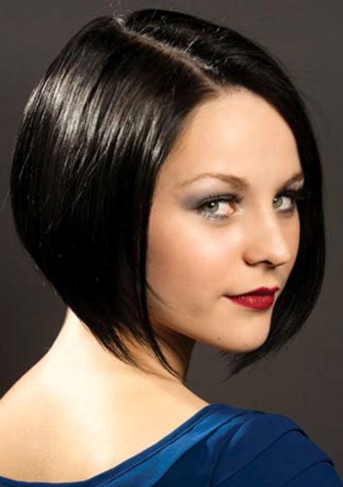 Classic Short Sleek Bob Hairstyle for Women | Pretty Designs