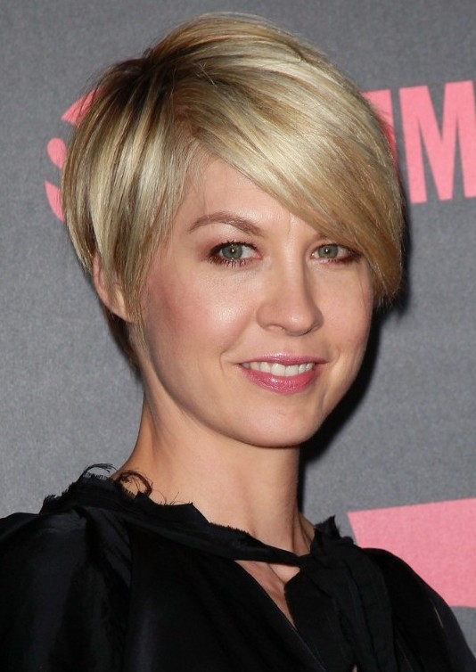 Most Popular Short Hairstyle for 2014: Cute Short Hairstyle with Bangs