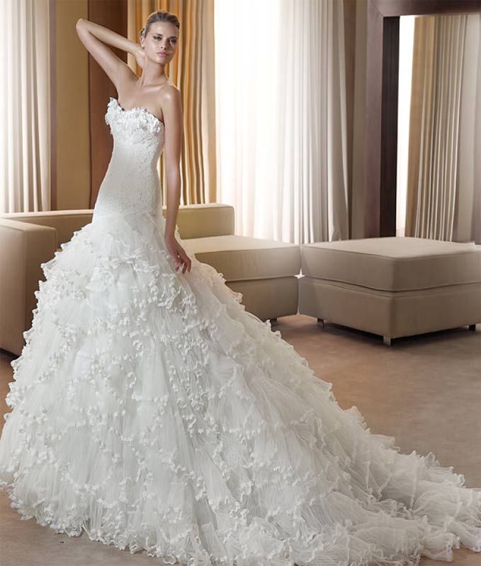 Pronovias Wedding Dress - Strapless Ruffles Wedding Gown
