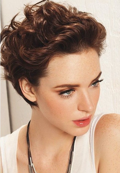 Sexy Short Wavy Curly Hairstyle for Women