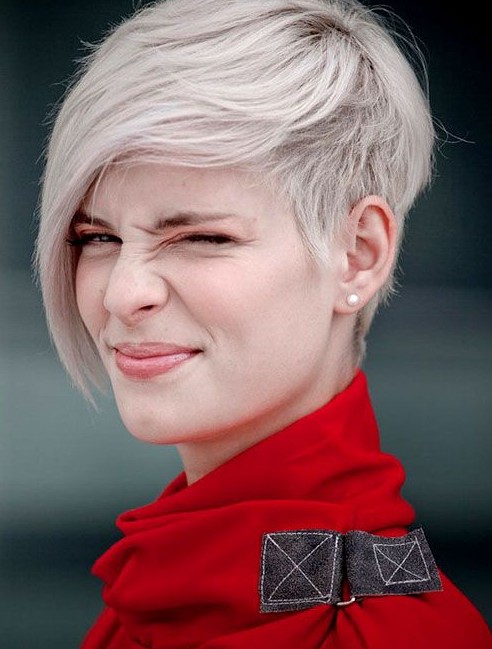 Short Blonde EMO Hairstyle for Women: Cool Short Hairstyle with Long Bagns