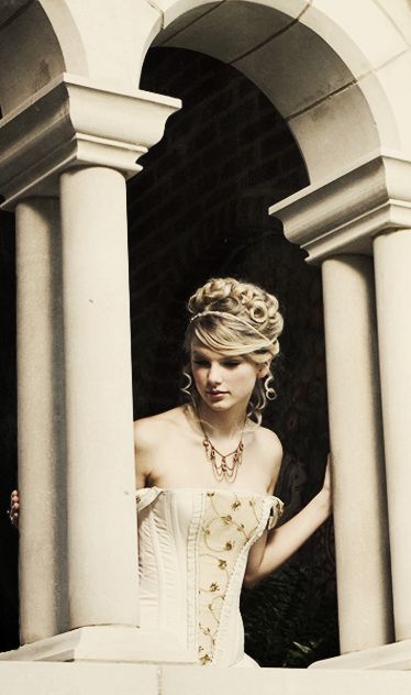 Taylor Swift Hair - Wedding Up-do Hairstyle