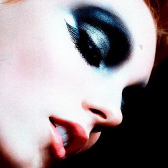 gothic makeup using blue glitter eyeshadow