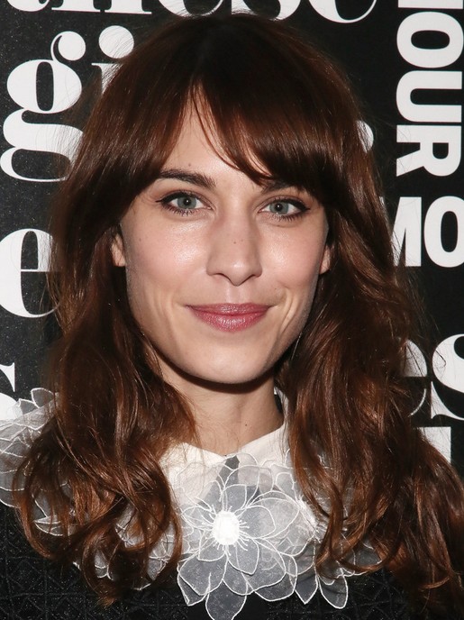 2014 Alexa Chung Medium Hairstyles: Curled with Side-swept Bangs
