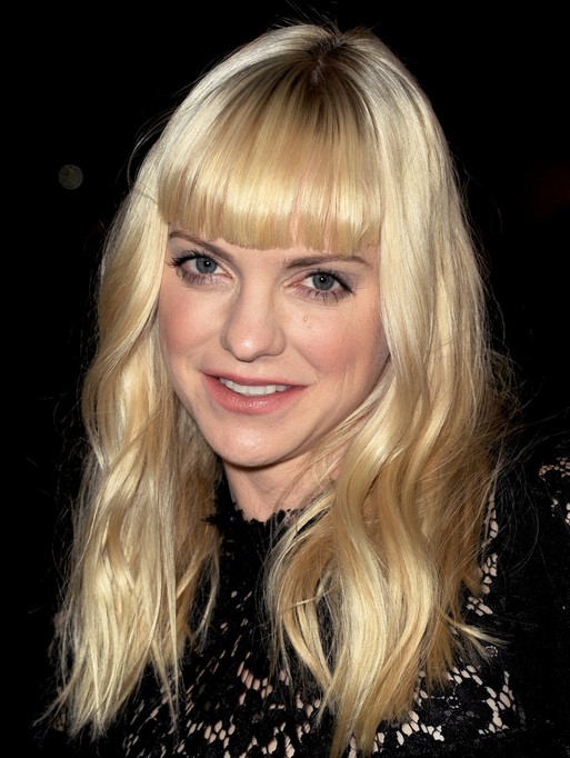 2014 Anna Faris Long Hairstyles: Blonde Hairstyles for Bangs
