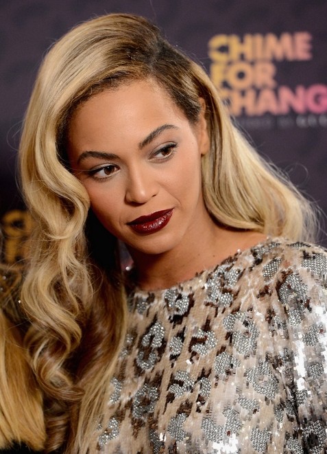 2014 Beyonce Knowles Hairstyles: Blonde Long Wavy Hair