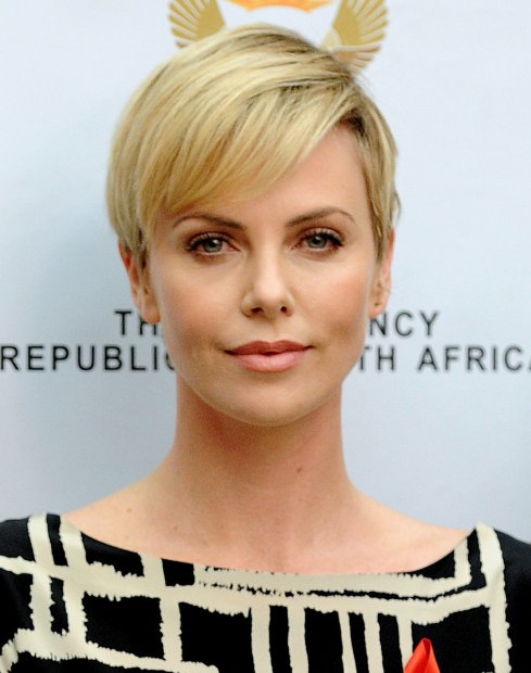 2014 Charlize Theron's Short Hairstyles: Cropped and Simple Haircut for Short Hair