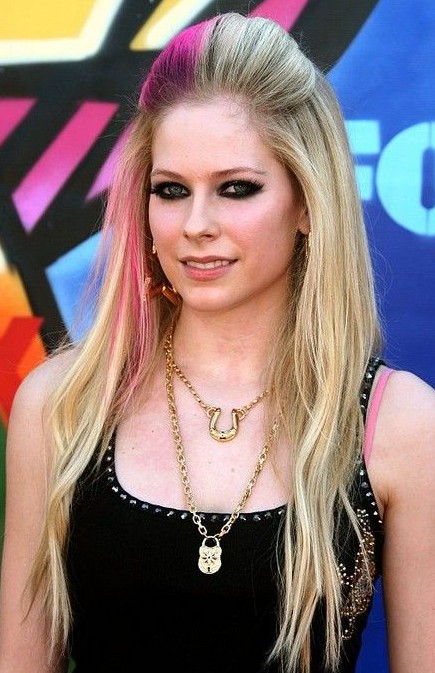 Avril Lavigne Hair Styles: Cute Long Straight Hairstyle 2014