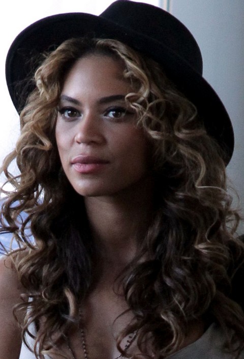 Beyonce Hairstyles: Beautiful Brunet Long Curls For Trendy Women