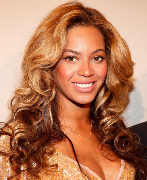 Beyonce Hairstyles: Stylish Long Curls for Sophisticated Ladies