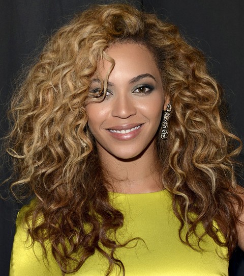 Beyonce Hairstyles: Stylish Voluminous Long Curls for a Party