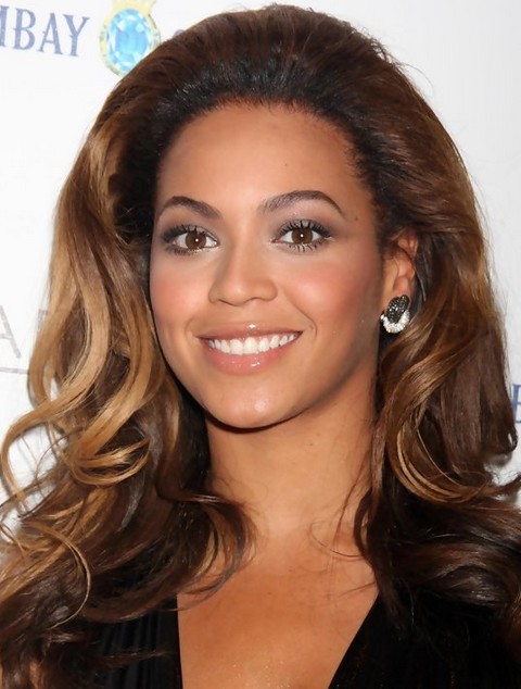 Beyonce Hairstyles: Super-chic Chocolate Ombre Long Wavy Haircut