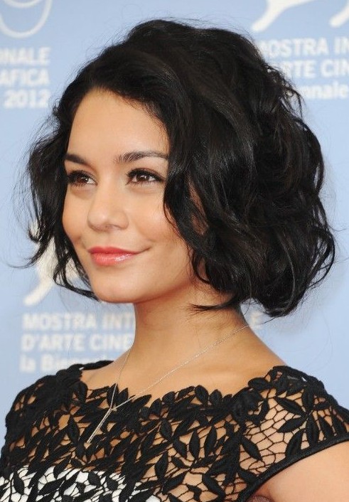 Chic Black Curly Bob Hairstyle for Women