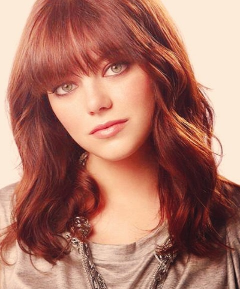 Emma Stone Hairstyles: Medium Wavy Haircut with Blunt Bangs