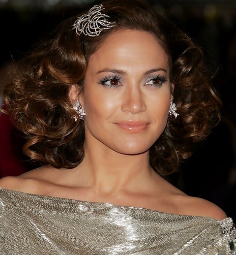 Jennifer Lopez Hairstyles: Elegant Brunette Medium Curls