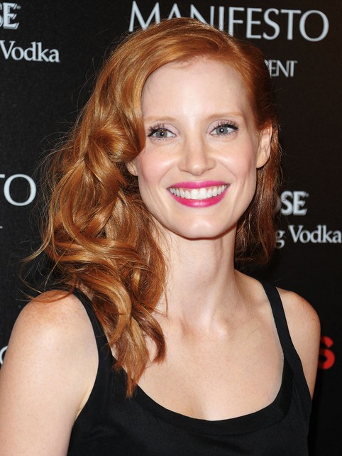 Jessica Chastain Long Hairstyle: Waves with Long Side Part