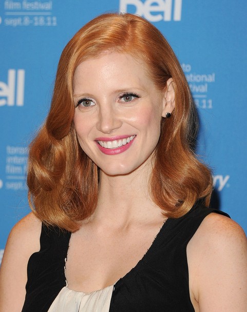 Jessica Chastain Mid-length Hairstyle: Curls with Side Parting