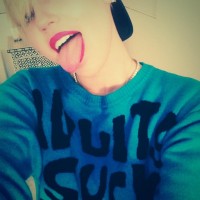 Miley Cyrus' Style blue sweater