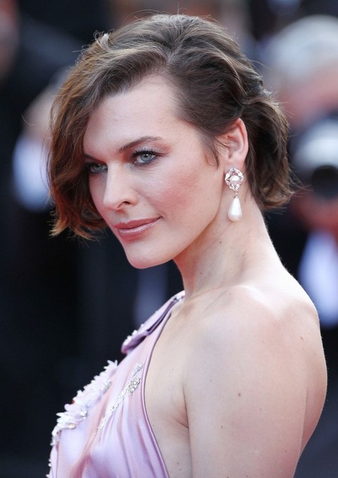 Milla Jovovich Hairstyle for Women - Simple Casual Chin Length Bob Cut