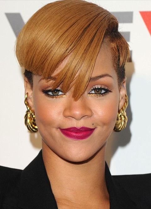 Rihanna Hairstyles: Aysmetric Short Haircut
