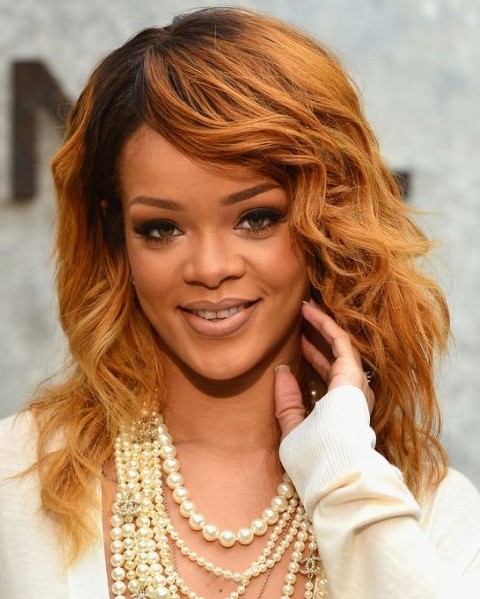 Rihanna Hairstyles: Golden Medium Wavy Haircut