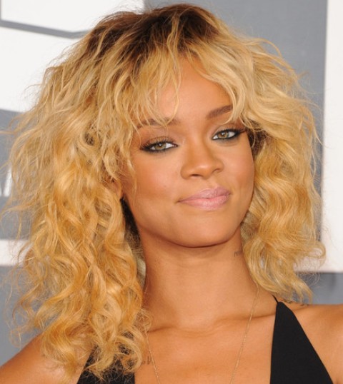 Rihanna Hairstyles: Sassy Blonde Medium Curls
