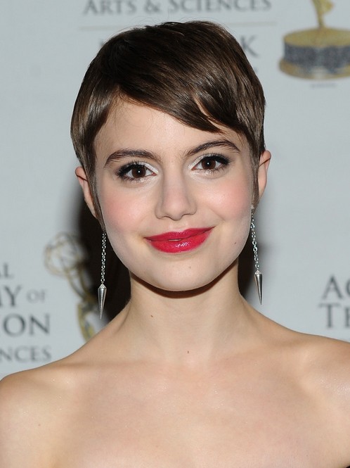 Sami Gayle Short Hairstyle with Side Bangs - Short Pixie Hairstyle for Round Faces