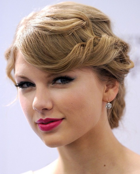 Taylor Swift Hairstyles: Elegant Loose Bun For Older Women