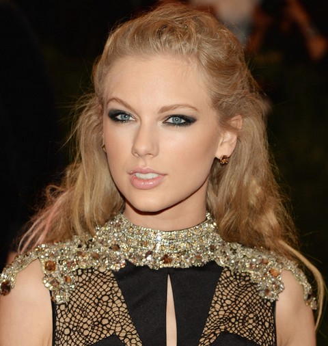 Taylor Swift Hairstyles: Romantic Half-up Half-down for Any Occasion
