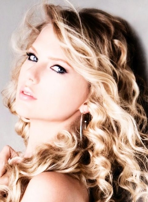 Taylor Swift Hairstyles: Whimsical Curls for Yound Women