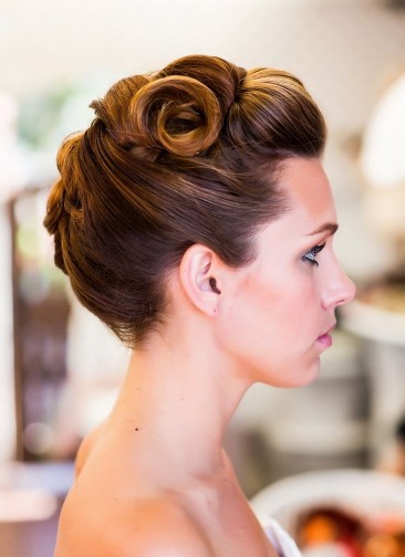 Vintage Updo Hairstyle for Formal Occasions