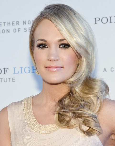 Carrie Underwood Long Hairstyle: Platinum Curls