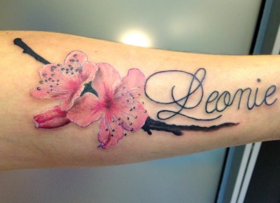 Cereja Tatuagens de Desenhos: Japanese cherry blossom tatuagem no pulso