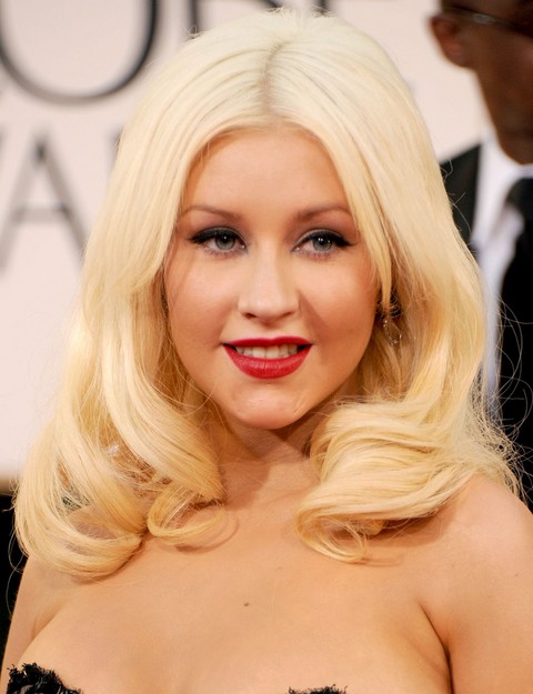 Christina Aguilera Hairstyles: Adorable Medium Curls