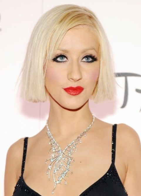 Christina Aguilera Hairstyles: Straight Medium Haircut