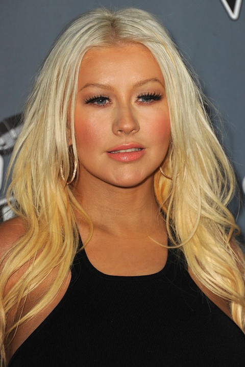 Christina Aguilera Hairstyles: Stylish Long Wavy Haircut
