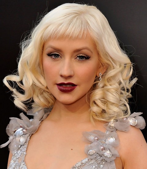 Christina Aguilera Hairstyles: Trendy Medium Curls