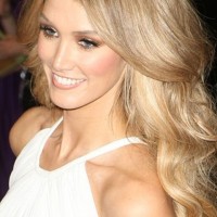 Delta Goodrem Hairstyles: Fabulous Long Curls