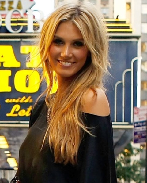 Delta Goodrem Hairstyles: Ombre Straight Haircut