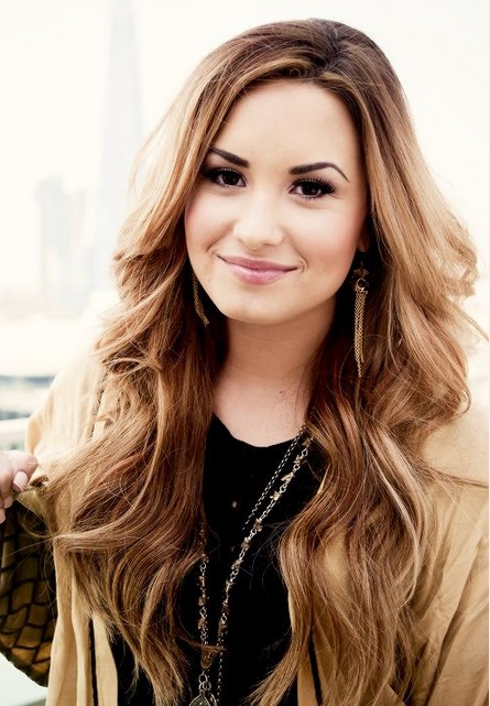 Demi Lovato Hairstyles: Prretty Curls