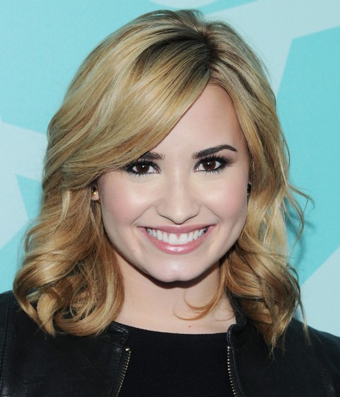 Demi Lovato Hairstyles: Radiant Medium Curls